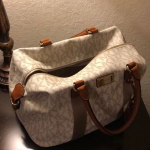 COPY - Oversized Michael Kors Handbag